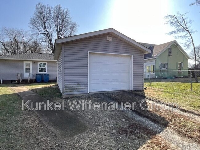 Photo - 221 Gilbert St