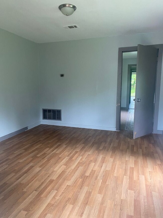 Photo - 458 E 71st St