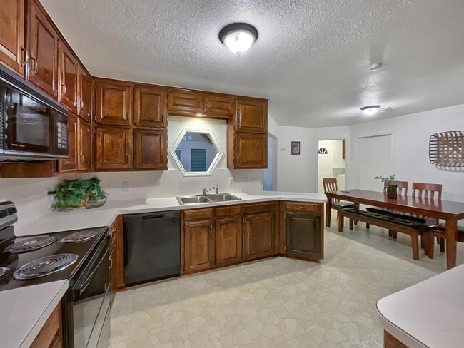 Photo - 2609 Valparaiso Trail