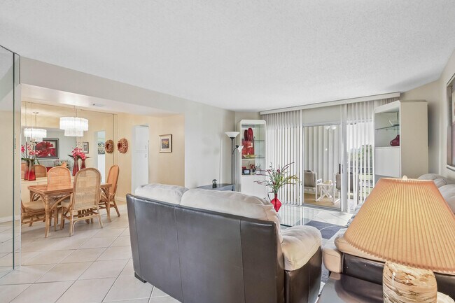 Photo - 3951 Via Poinciana Unit 511