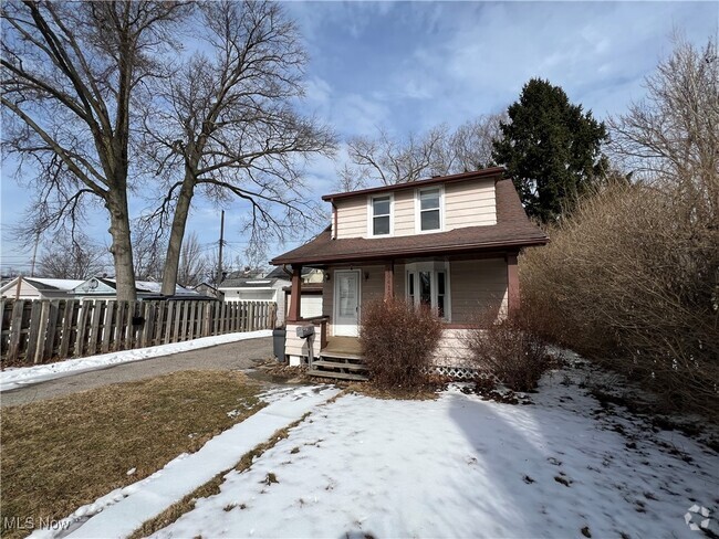 Building Photo - 19414 Shoreland Ave Rental