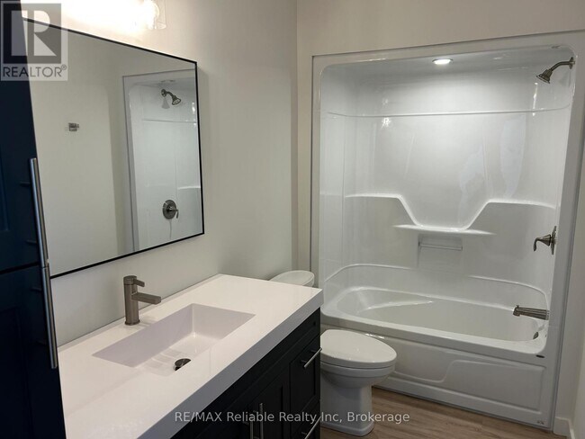 Photo - 30 Main St S