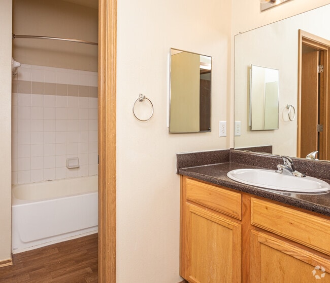 2BR, 1.5BA - 1043SF "Topaz" Bathroom