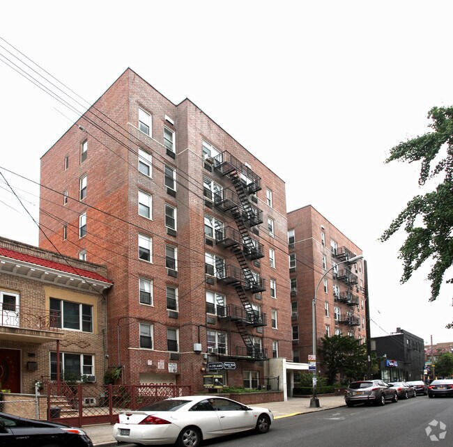 Primary Photo - 1720 E 13th St