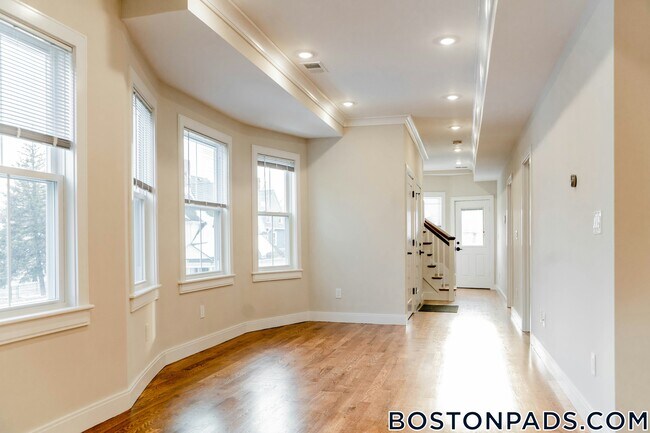Photo - 11 Falkland St Unit 2