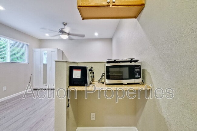 Photo - 1043 Henderson Ave Unit #B