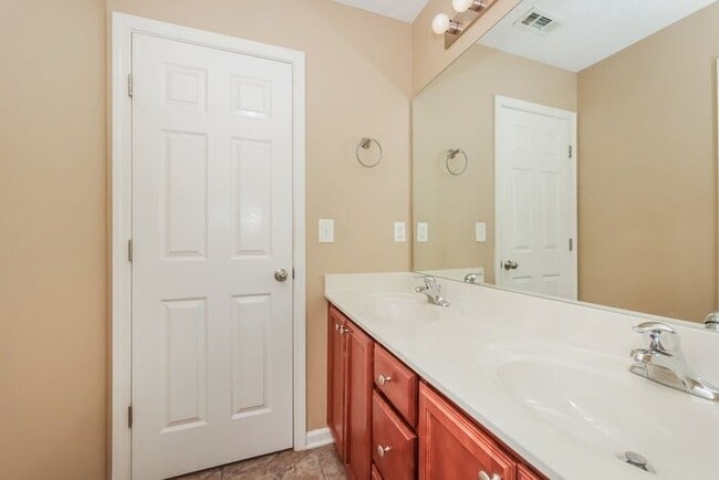 Photo - 305 Sarna Dr