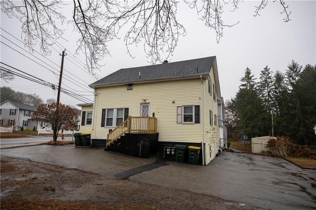 Building Photo - 304 Waterman Ave