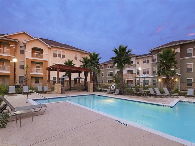 Azure Pointe