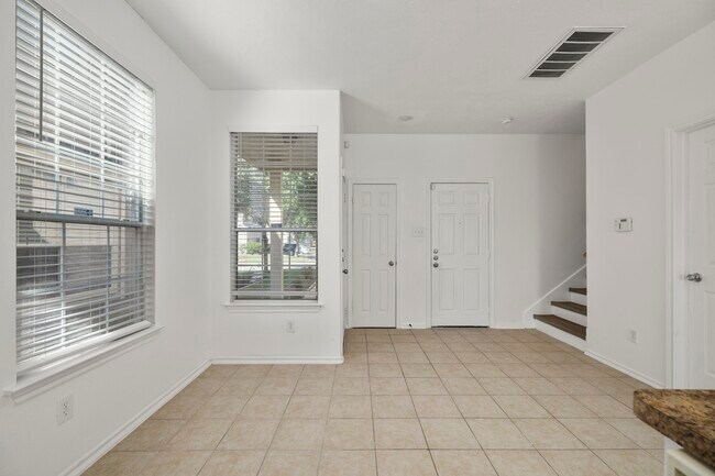 Photo - 2911 Hackamore Hollow Ln