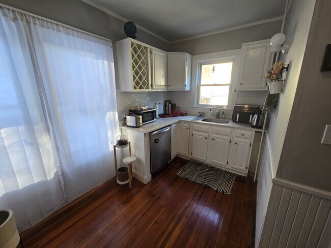 Photo - Pet friendly - Big Yard - Free on site Laundry - Oak Square Unit 15 Langley Road #1 (JK)