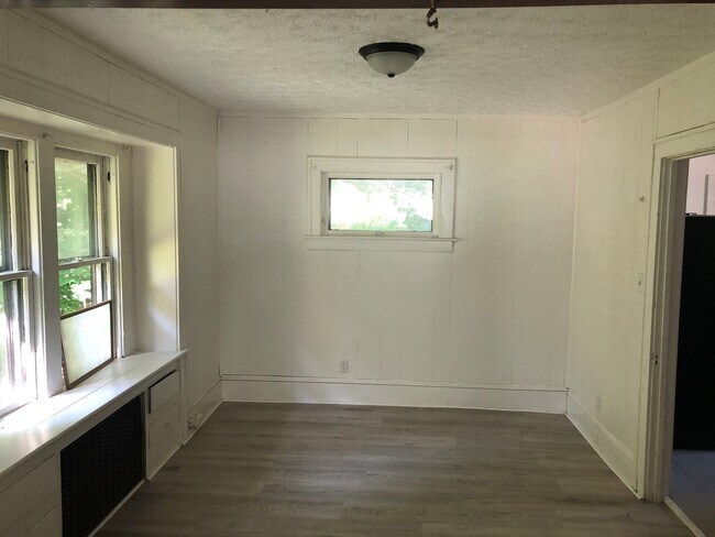 Photo - Spacious 4-Bedroom Home for Lease in Akron