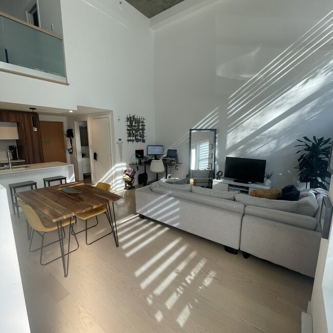 Social area - First floor view from private entrance - 2615 Rue Augustin-Cantin