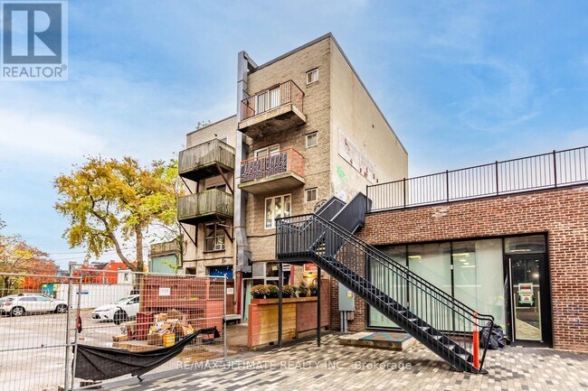 Photo - 996 Queen St E Unit 5