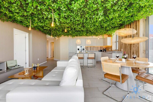 Building Photo - 4010 S Ocean Dr Unit ID1227308P Rental