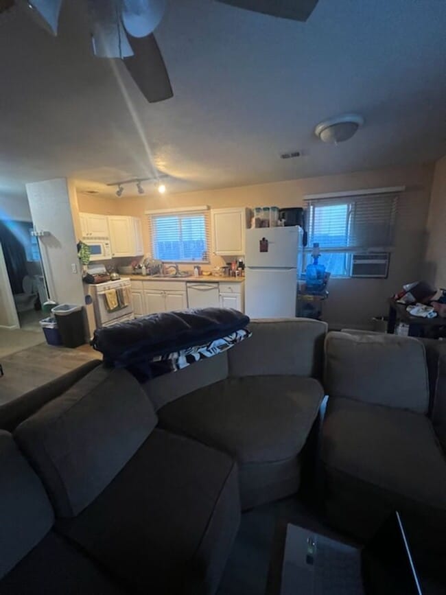Photo - 3110 Oak St Unit B