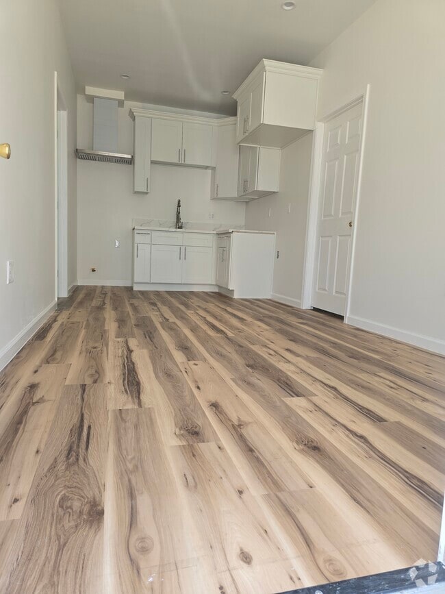 Building Photo - 4770 Willow Brook Ave Rental