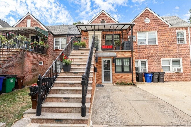 Building Photo - 67-04 Selfridge St Unit 2nd Fl Rental