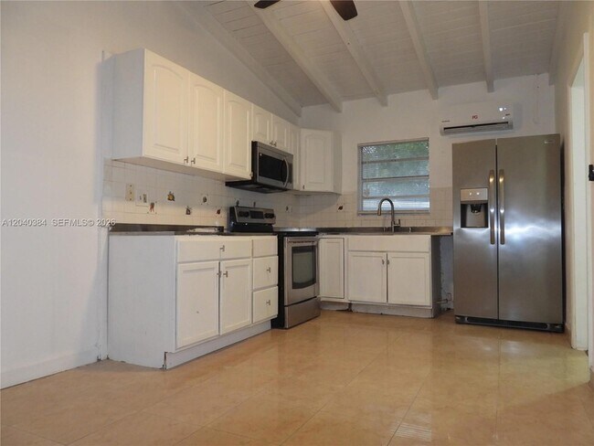 Photo - 1572 NE 149th St Unit A