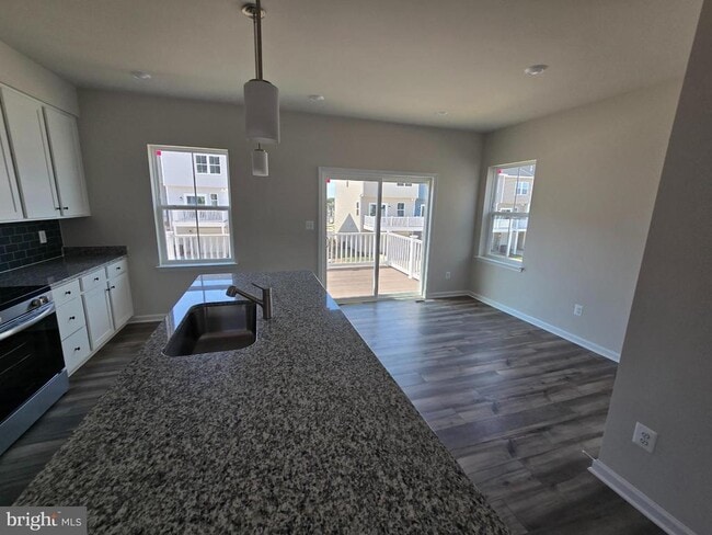 Photo - 1356 Red Clover Ln