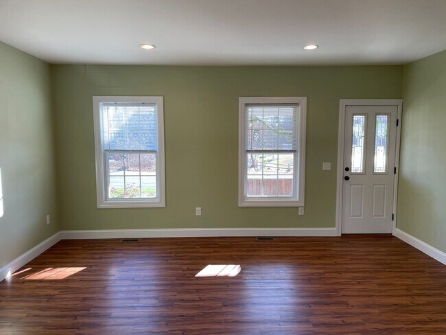 Photo - Newly Renovated Townhouse For Rent in Oakland, RI!