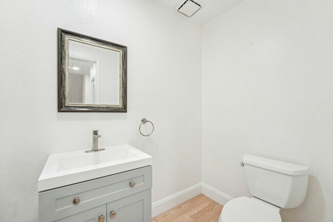 Photo - 7011 Rodling Dr
