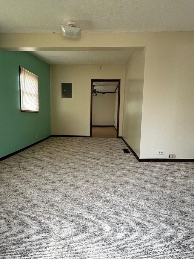 Photo - Three Bedroom in Crestview Local Schools!