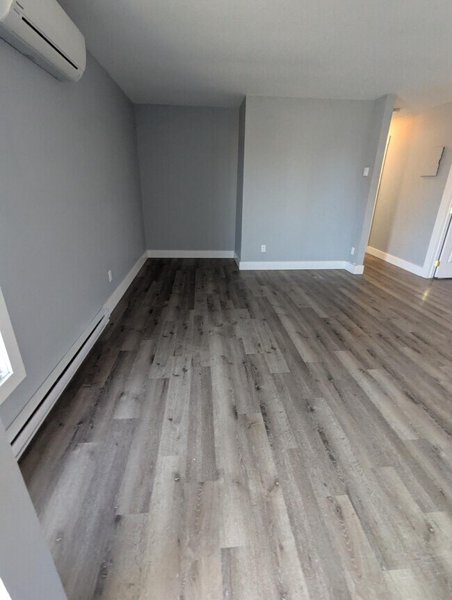 Photo - 868 St Peter St Unit 3