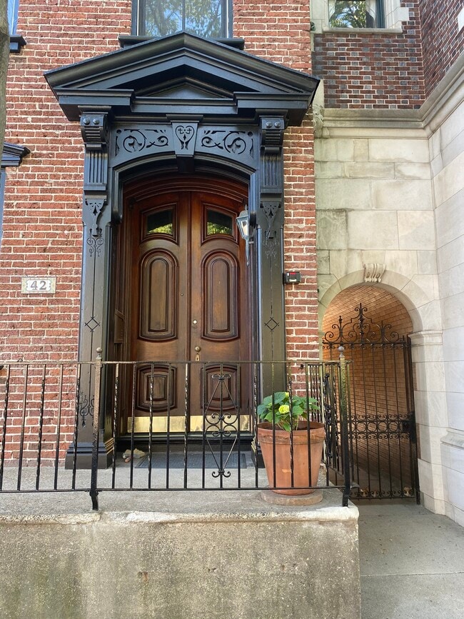 42 N 2nd St Unidad Historic Downtown Apartment
