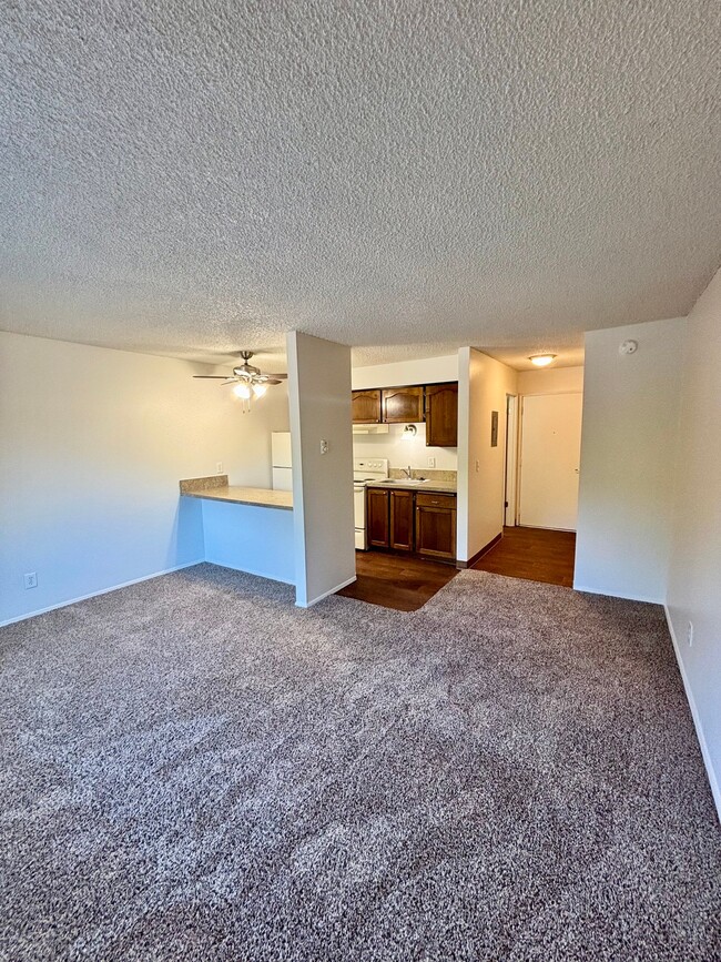 Building Photo - 3950 SW 102nd Ave