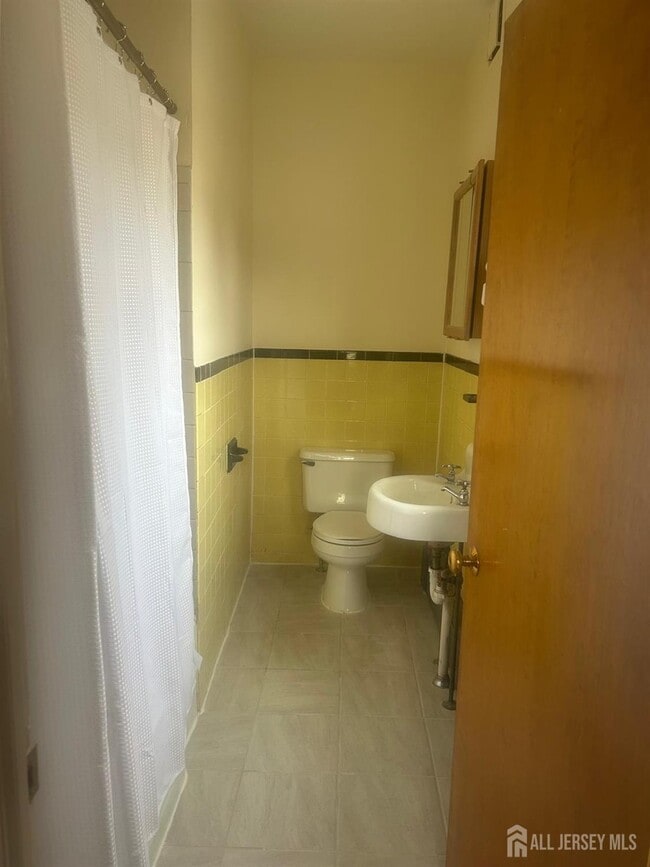 Photo - 124 William St