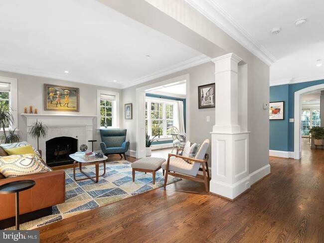Photo - 4400 Elm St