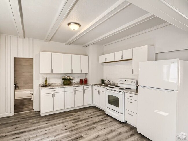 Building Photo - 1428 E Orman Ave Rental
