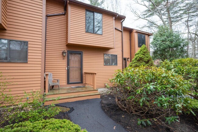 Photo - 74 Dunvegan Wds Dr Rental