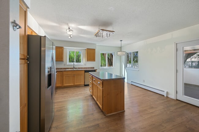 122 Davis Cir