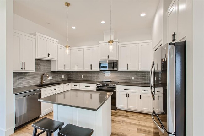 Photo - 642 Cypress Ln