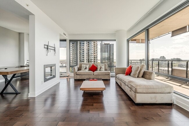 Building Photo - 199 Rue de la Rotonde Unit 1506Z