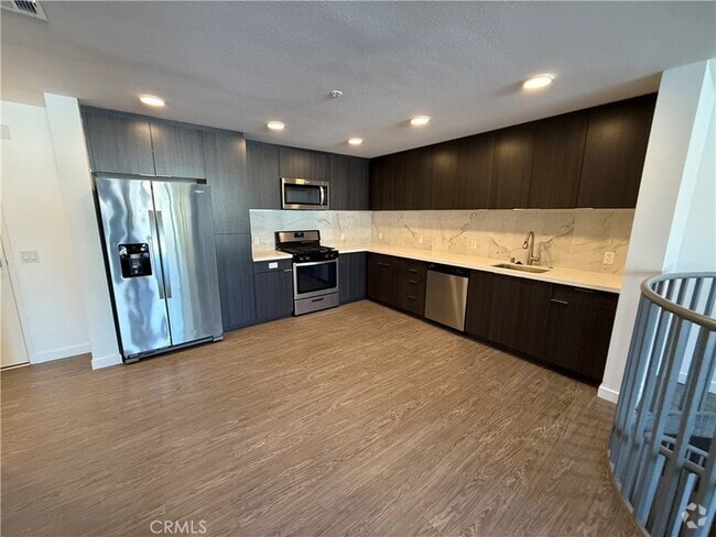 Building Photo - 5750 Hollywood Blvd Unit 232 Rental
