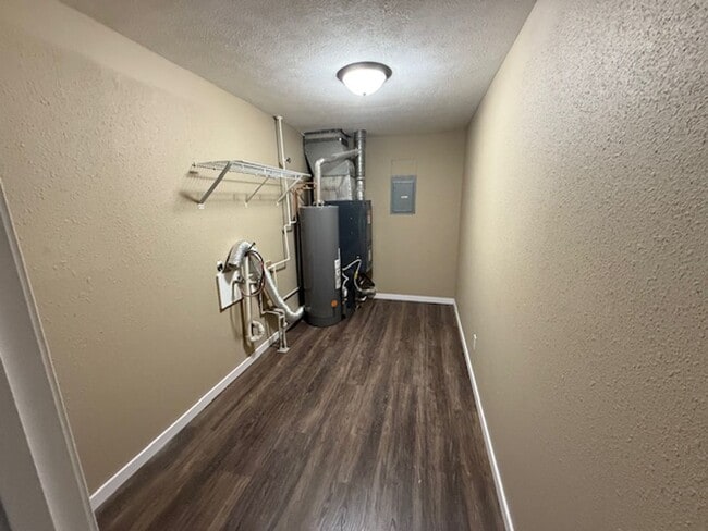 Photo - 115 W Ash St