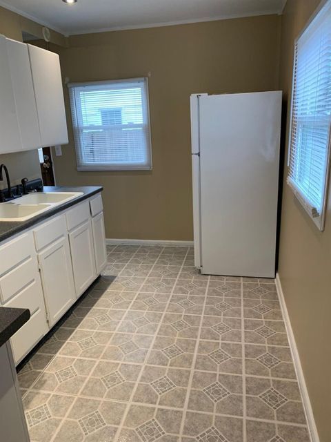 Photo - 937 Meadow Ln