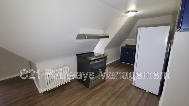Photo - 208 Thompson St Rental