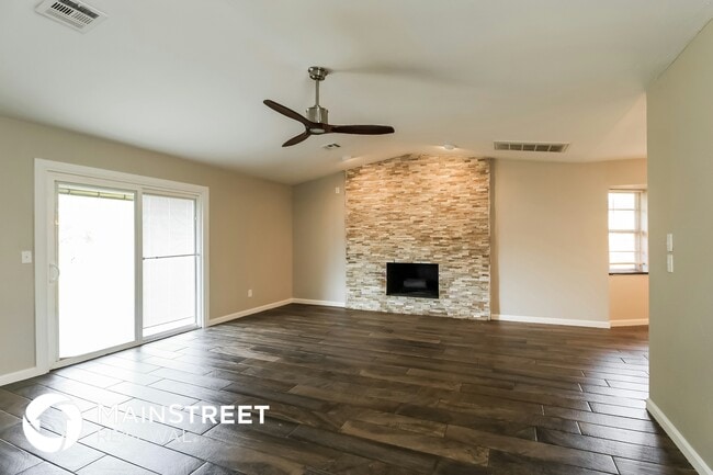 Building Photo - 1030 W Churchill Way Rental