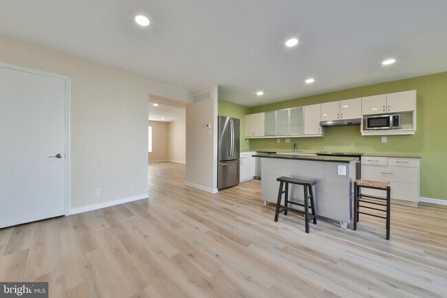 Photo - 702 Spice Bush