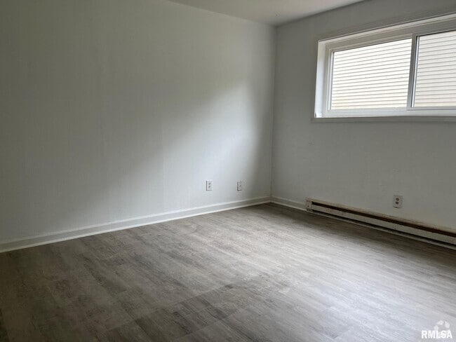 Building Photo - 3241 S Douglas Ave Unit E-17 Rental