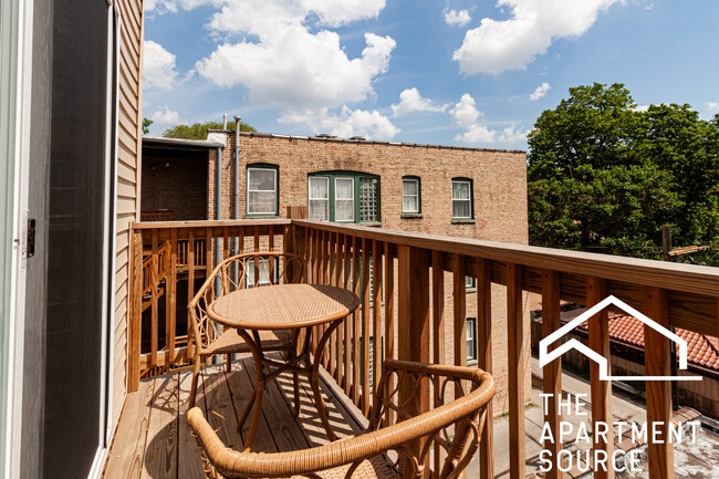 Photo - 4939 N St Louis Ave Unit 3N