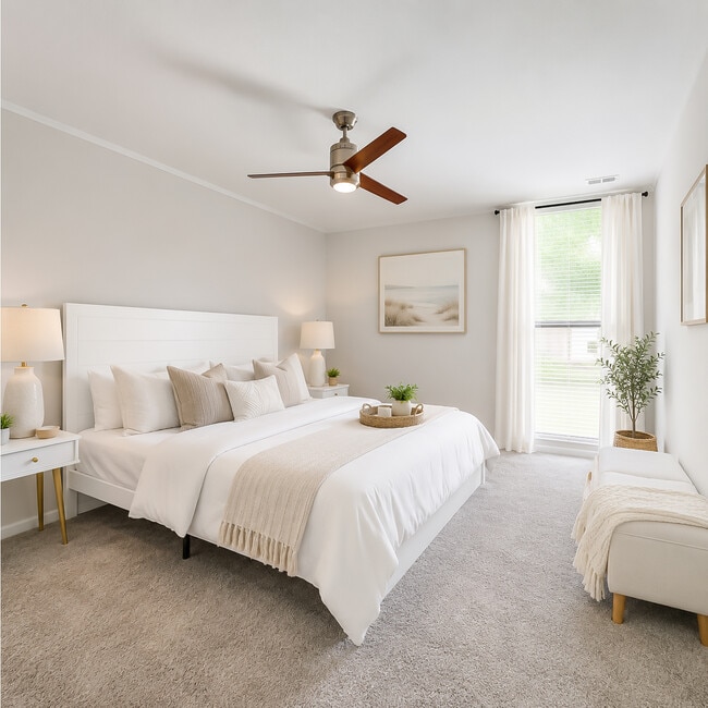 Relaxing bedroom with plenty of room to make it your own - Lakeside Reserve
