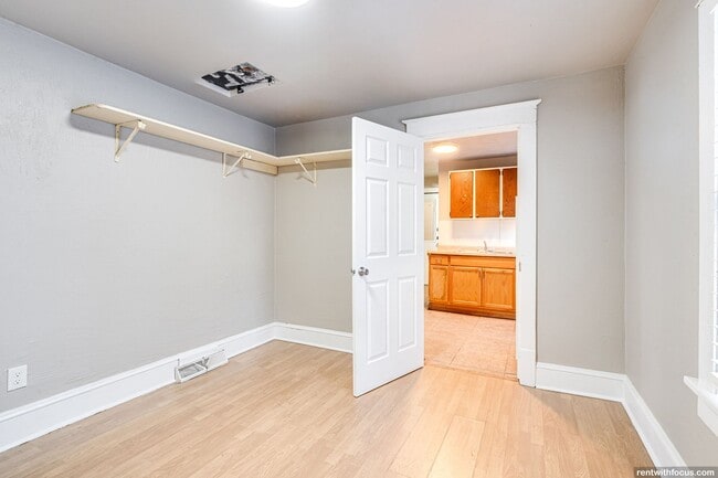 Photo - 712 W Lorain St Unit 714