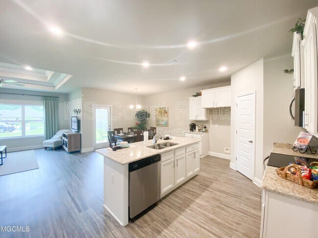 Photo - 5504 Leeds Ln