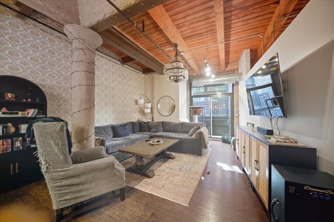 Building Photo - 420 W Ontario St Unit 309