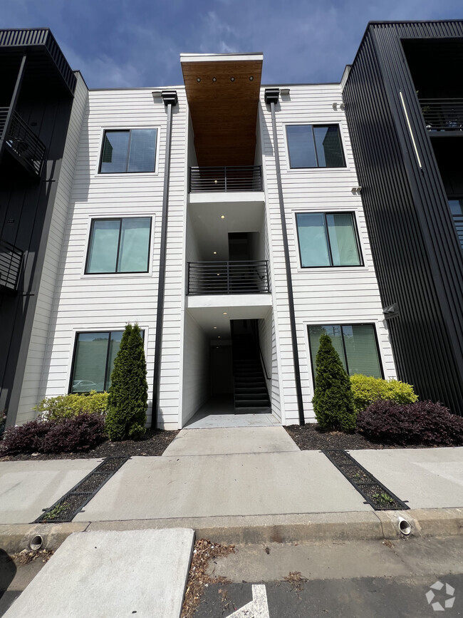 Building Photo - Room in Condo on Custer Ave SE